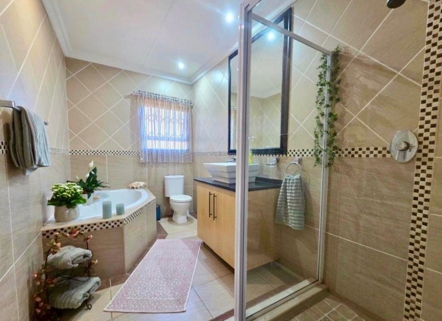 3 Bedroom Property for Sale in Flamwood North West